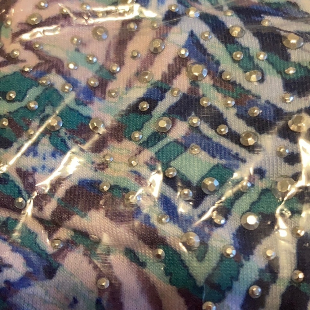 Short Sleeve Women's Tee with Sequined Size Medium - Picture 5 of 6
